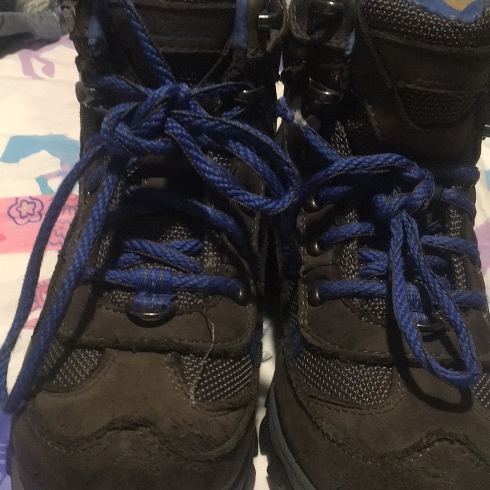 L.L. Bean preowned boots size 3 great shape ready for outside play.